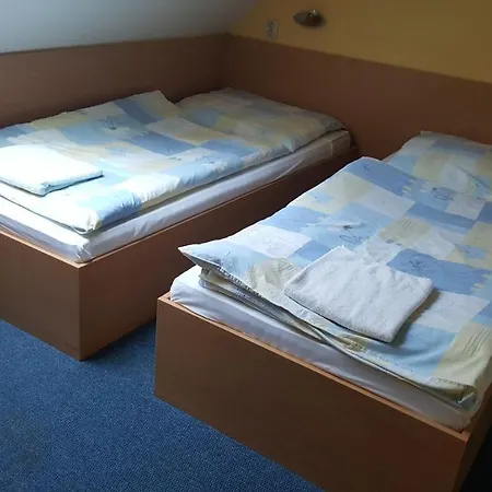 Alojamento de Acomodação e Pequeno-almoço Lehár Panzió