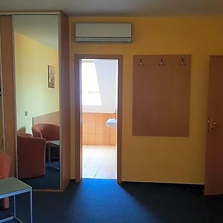 Lehár Panzió 3* Révkomárom
